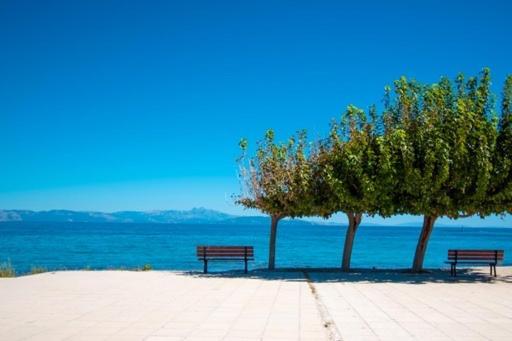 Lavish & Spacious With Stunning Seaview, 10 Min Ath Airport Апартаменты