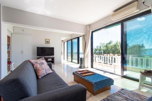 Апартаменты Lavish & Spacious With Stunning Seaview, 10 Min Ath Airport Луца